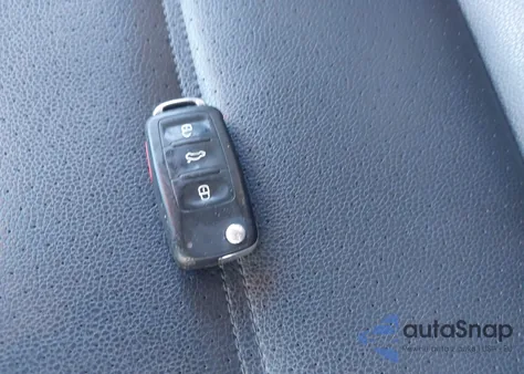 2015 Volkswagen Jetta 1.8T Se z USA, uszkodzony, nr VIN 3VWD07AJ7FM238979